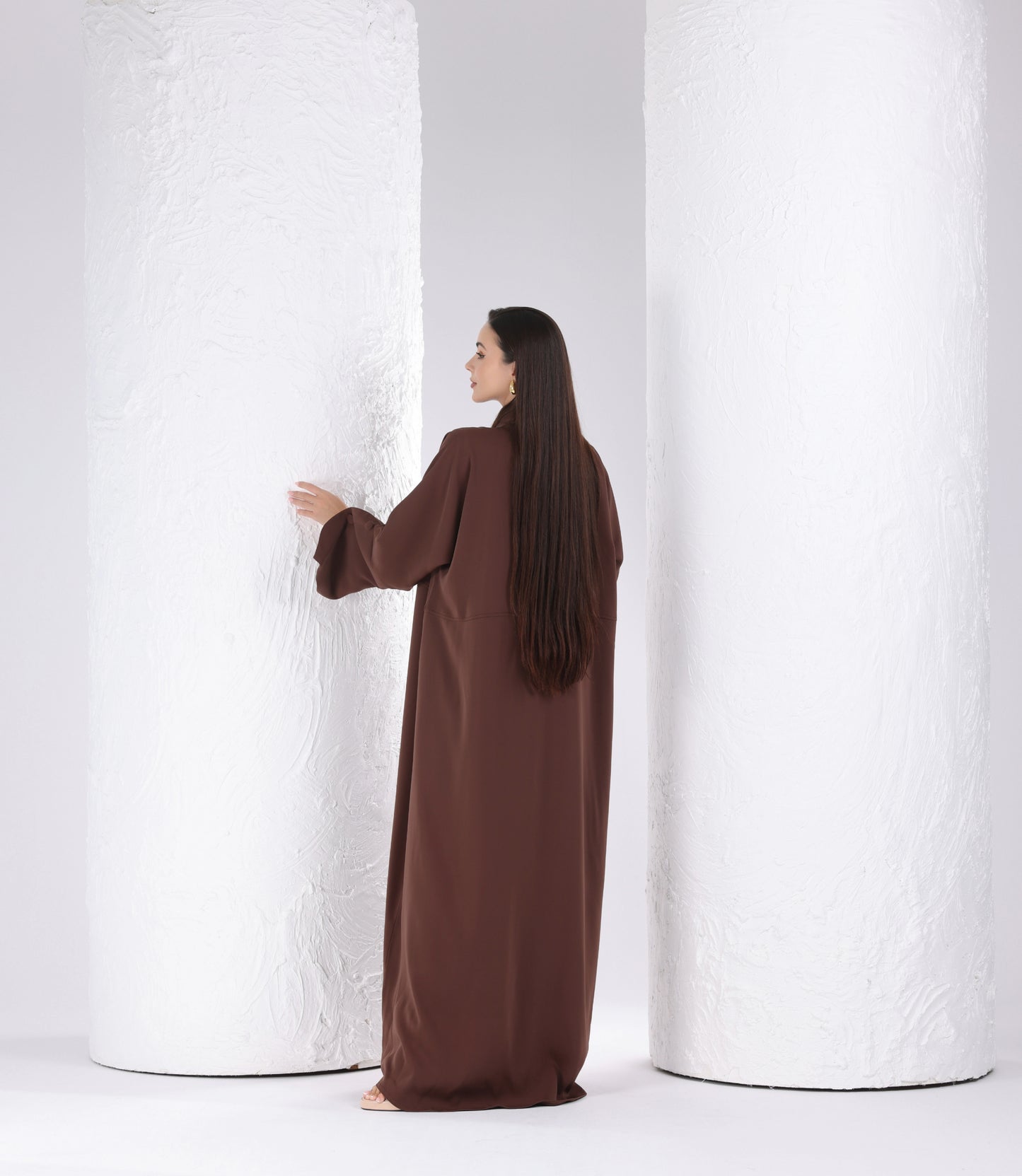 Curved collar abaya