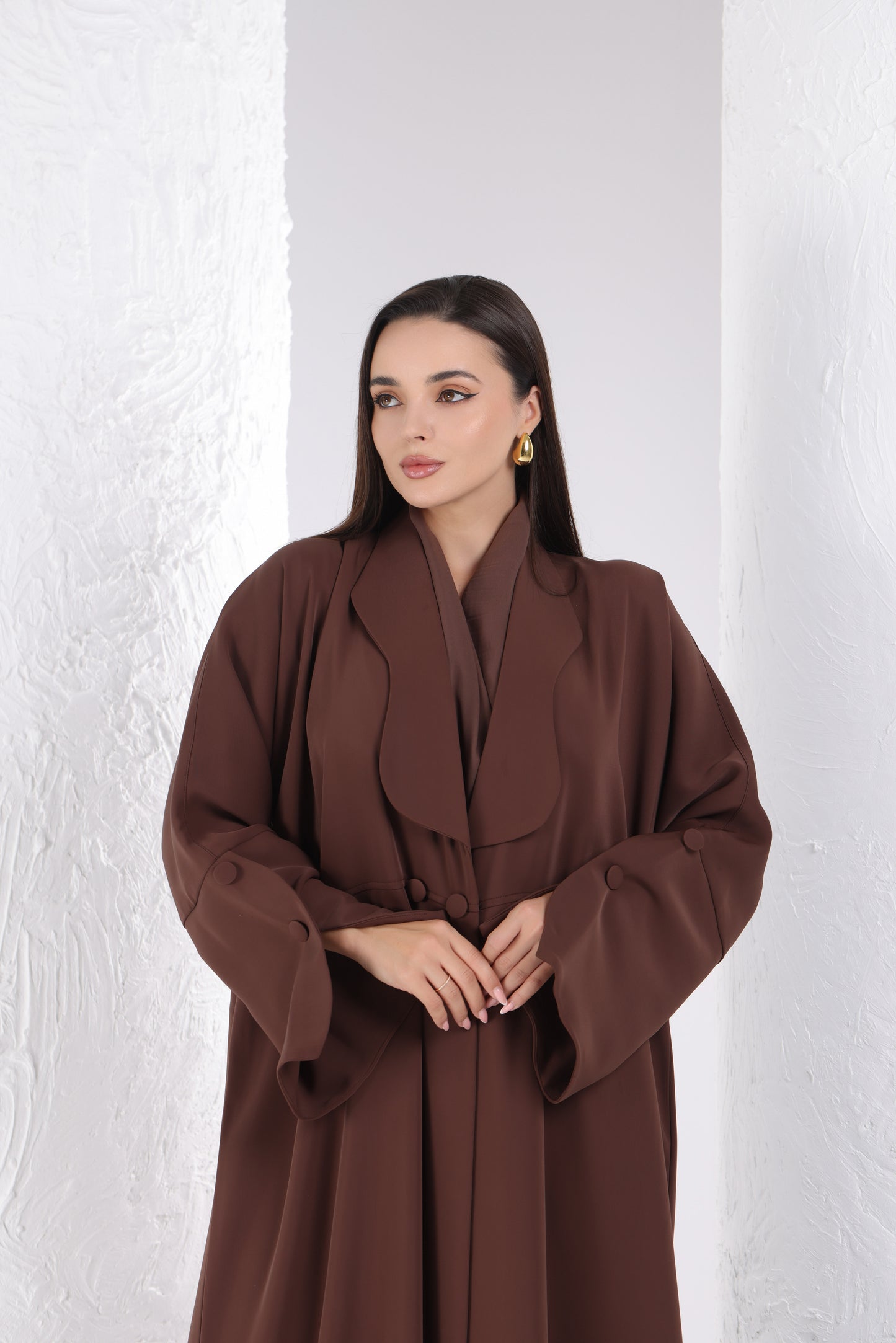 Curved collar abaya