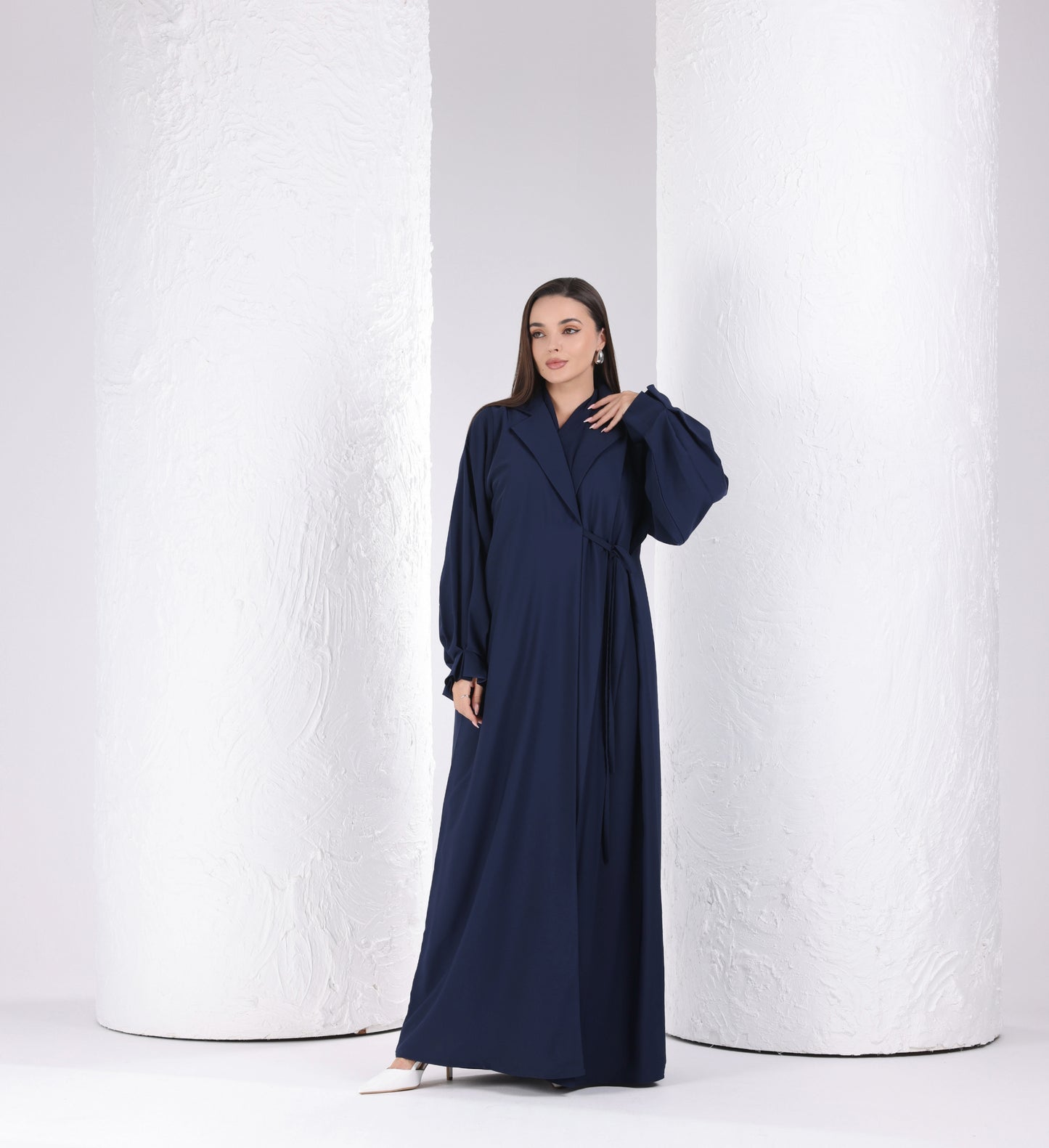 Feminine notched collar abaya