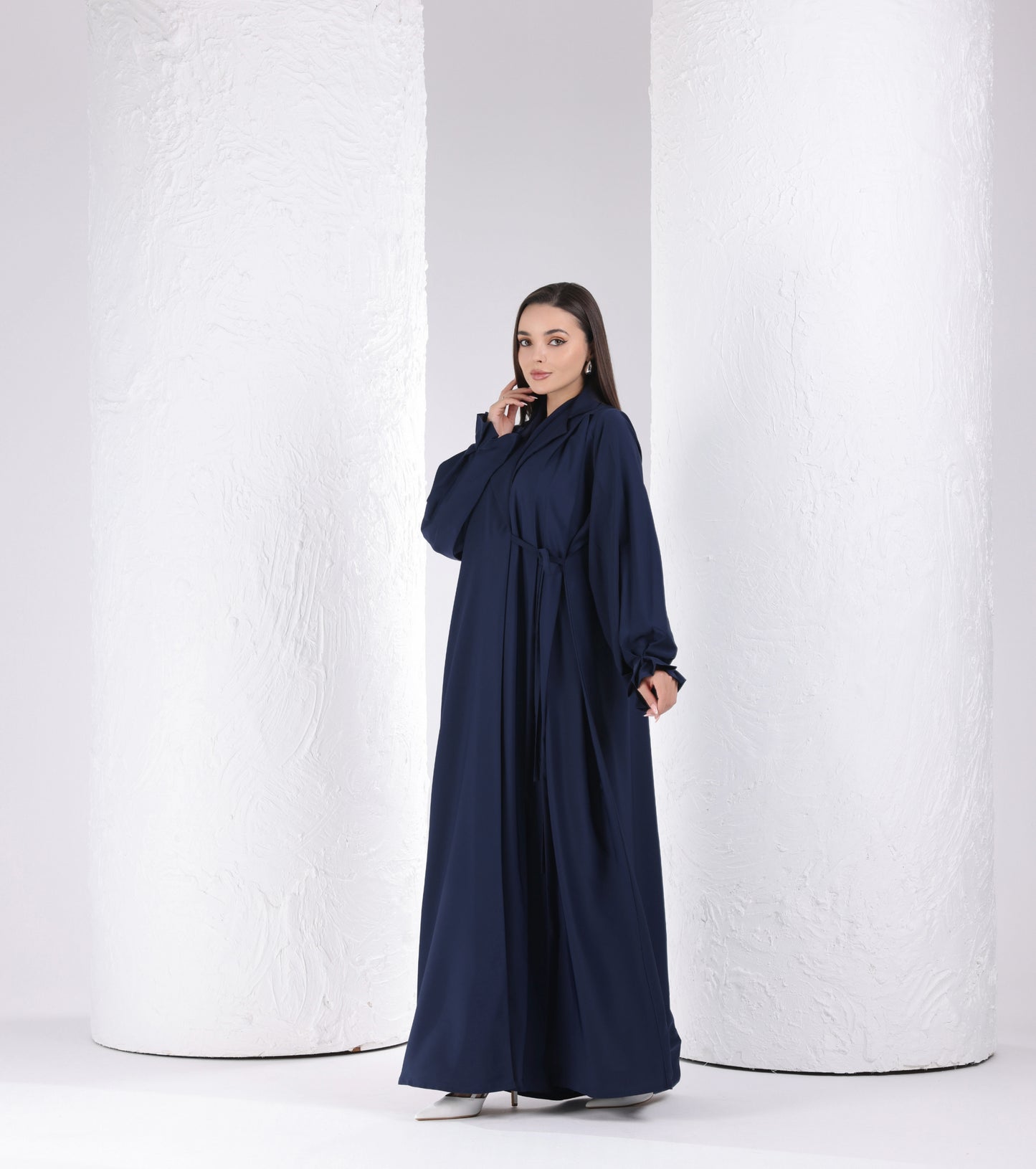 Feminine notched collar abaya