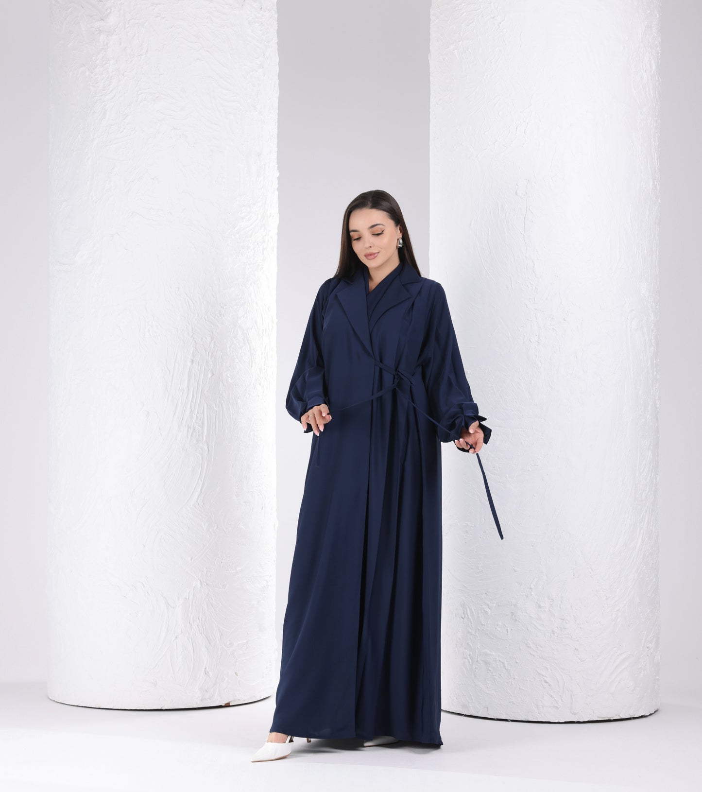 Feminine notched collar abaya