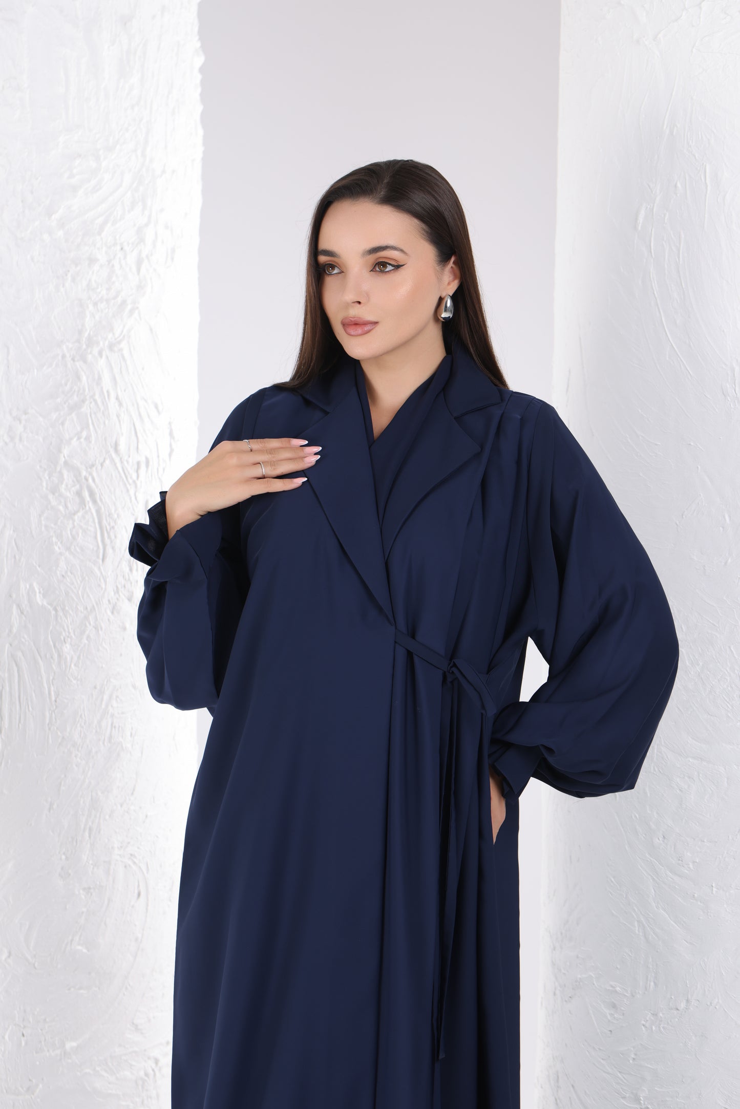 Feminine notched collar abaya