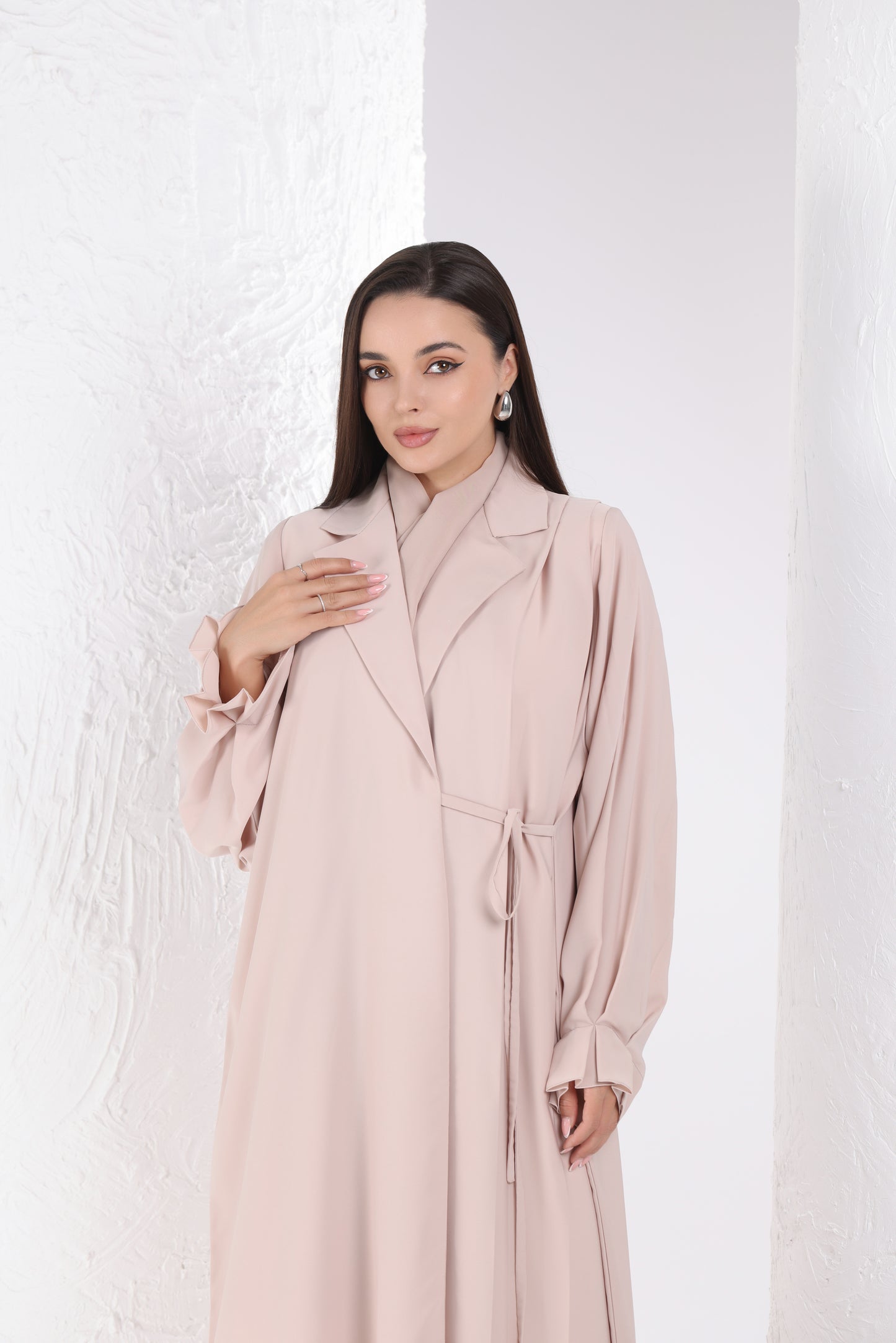 Feminine notched collar abaya