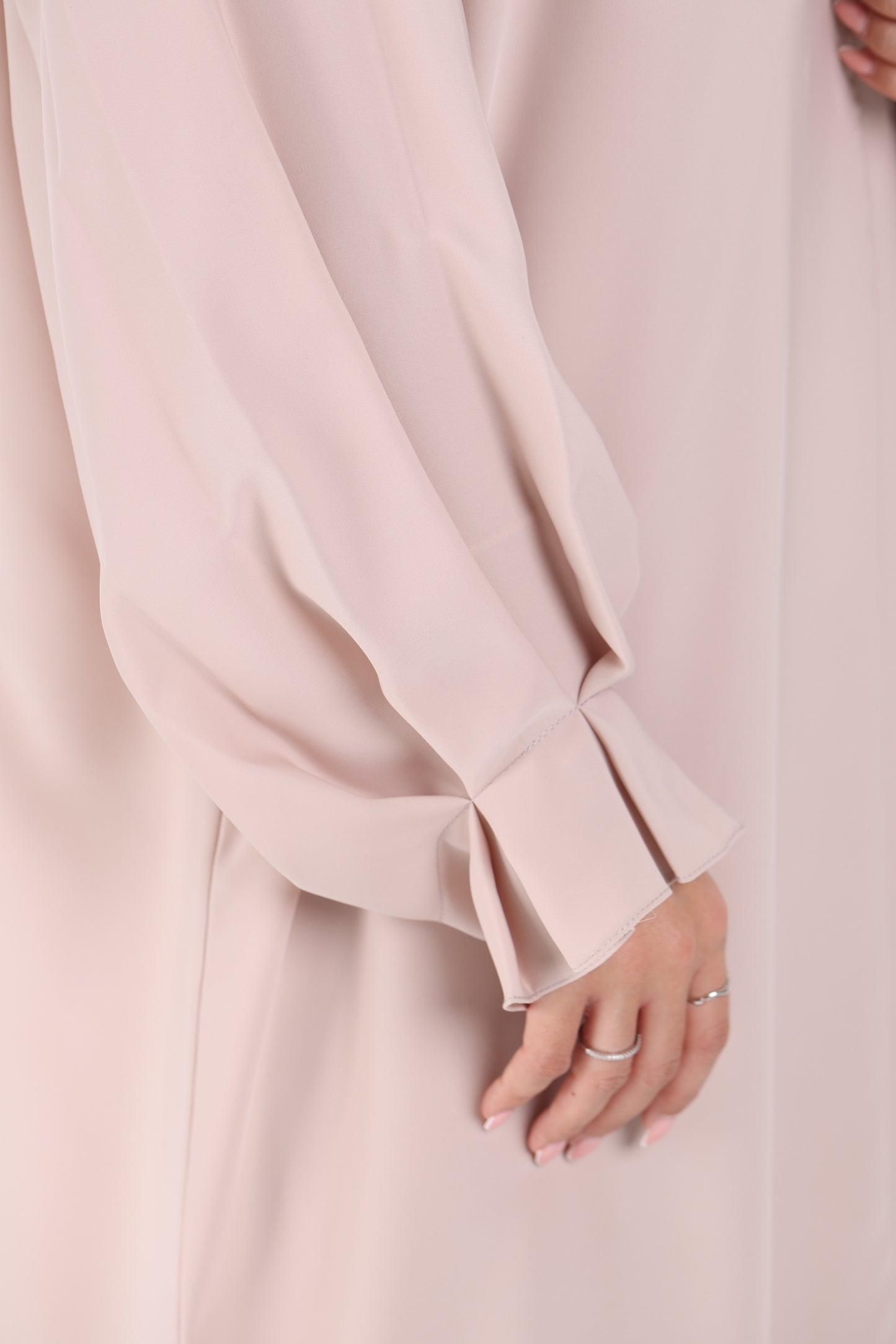 Feminine notched collar abaya