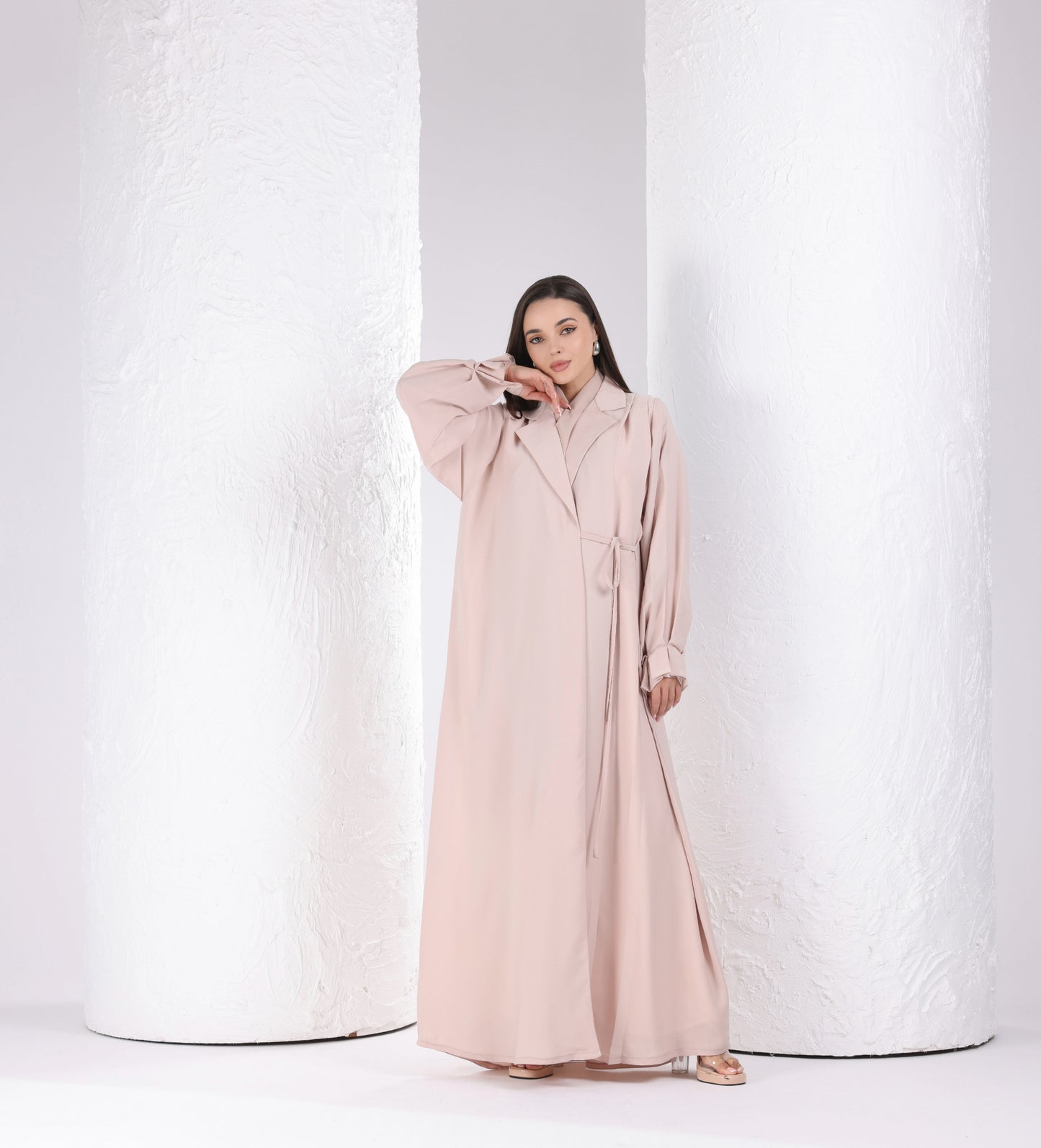 Feminine notched collar abaya